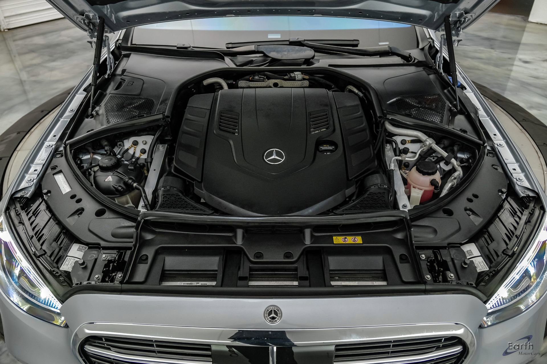 Used 2022 Mercedes-Benz S 580 4MATIC Sedan w/ AMG Line Package image 3