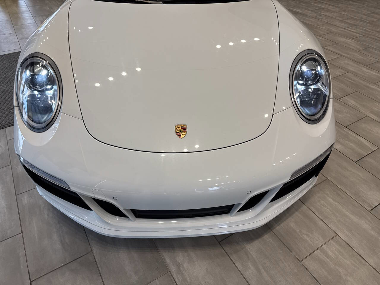 Used 2019 Porsche 911 Carrera 4 w/ Sportdesign Package image 27