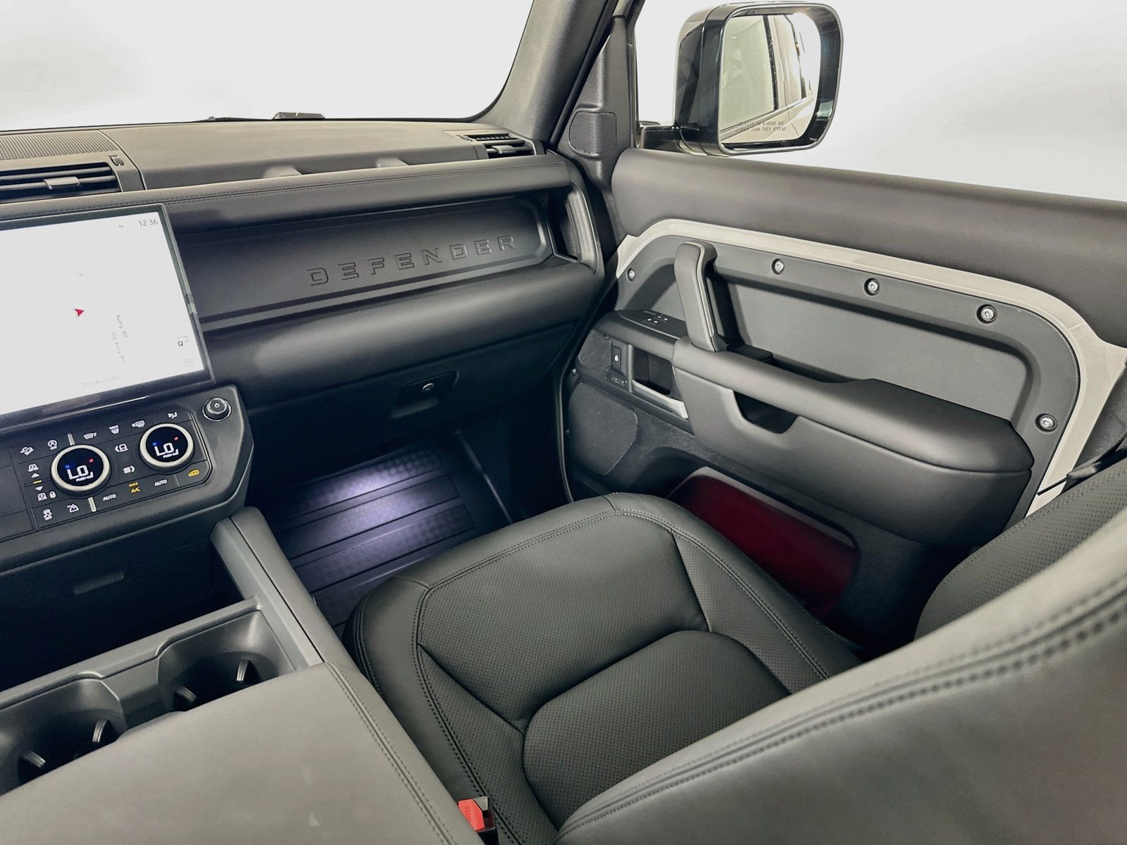 New 2026 Land Rover Defender 110 X-Dynamic SE AWD/4WD image 24
