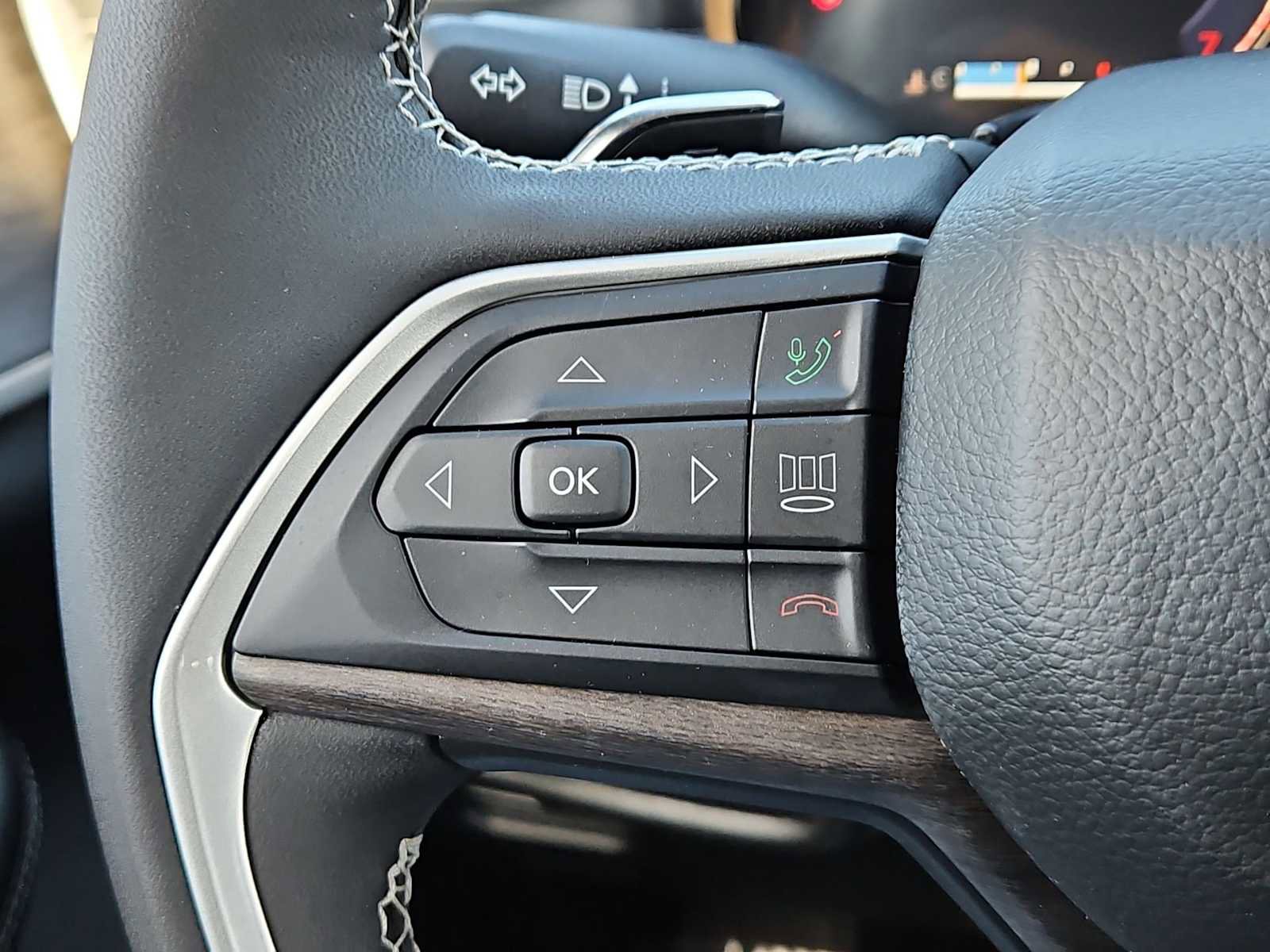 Used 2023 Jeep Grand Cherokee Limited image 23