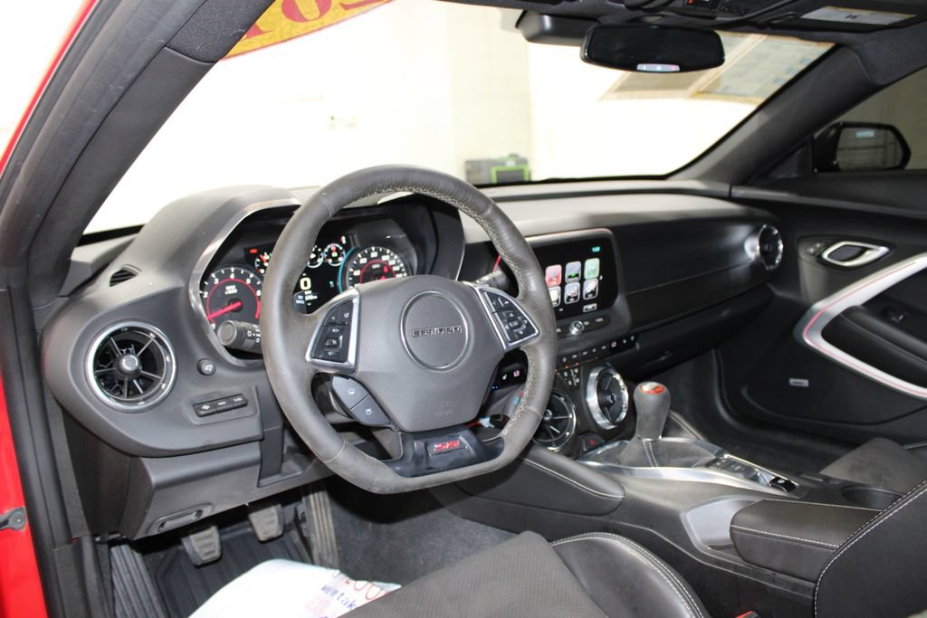 Used 2018 Chevrolet Camaro SS RWD image 17