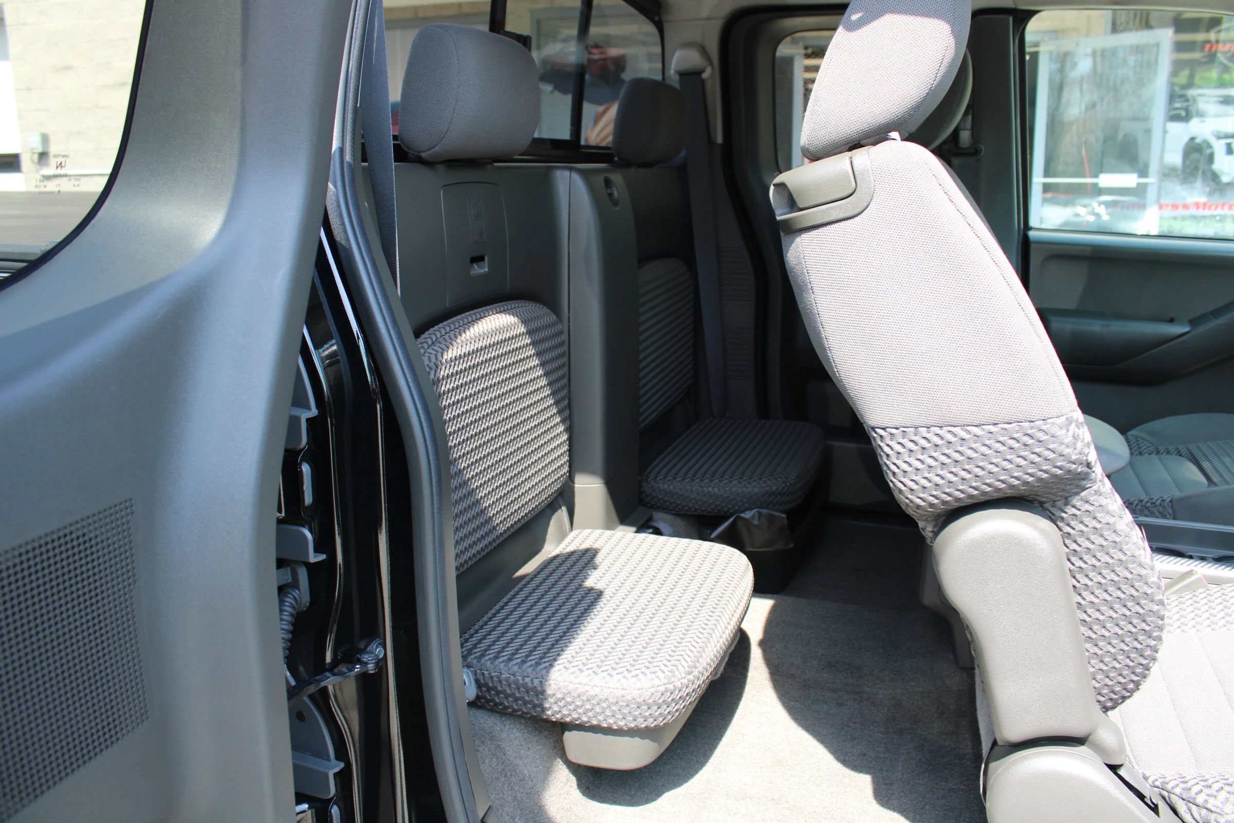 Used 2010 Nissan Frontier SE w/ SE Value Truck Pkg RWD image 16
