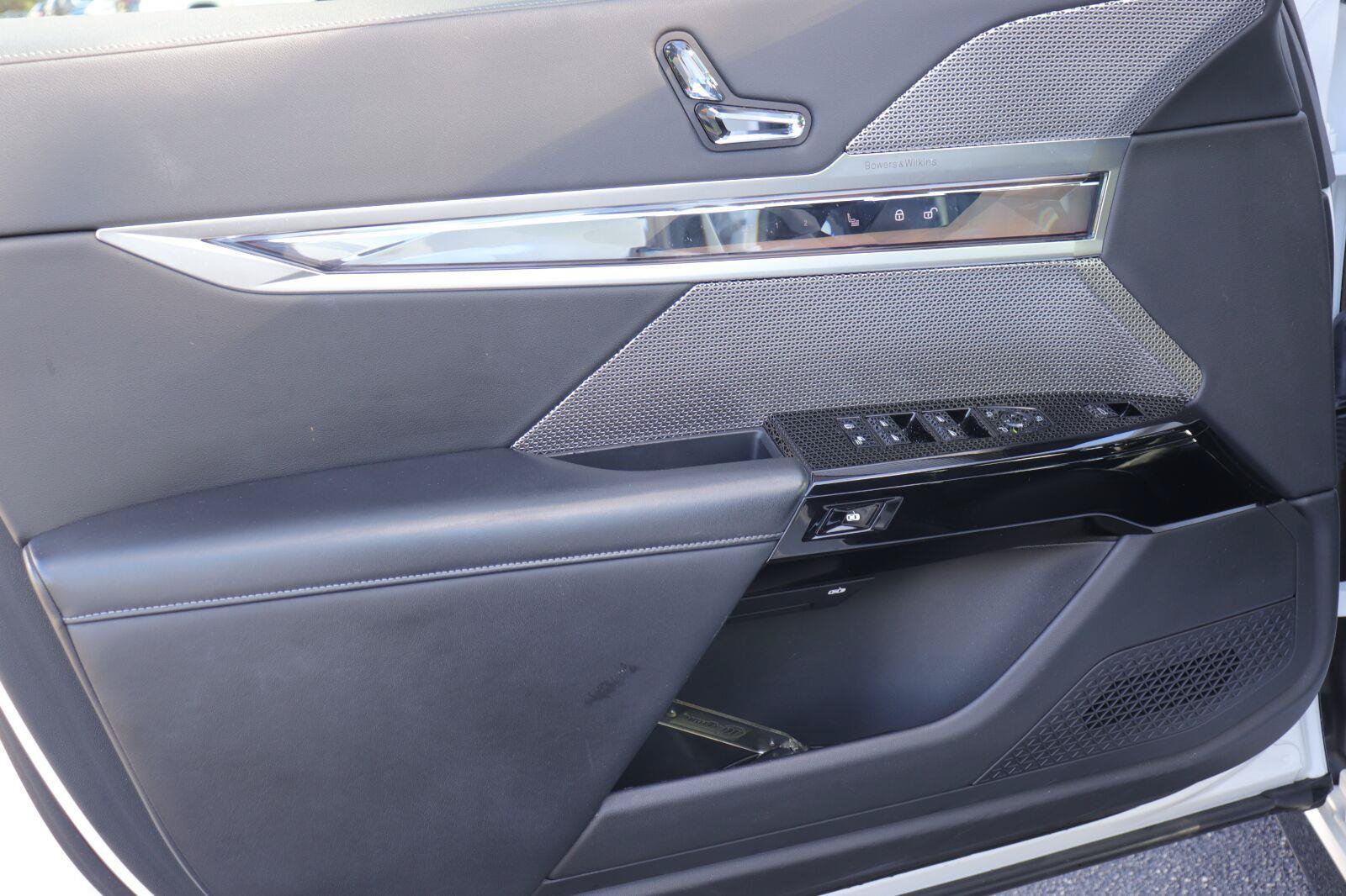 Used 2023 BMW 740i RWD image 10