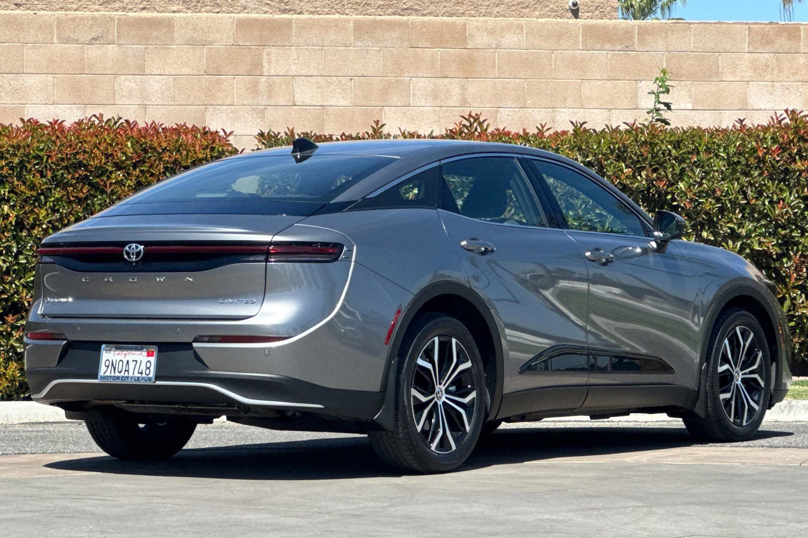 Used 2025 Toyota Crown XLE w/ Carpet Mat Package (TMS) image 4