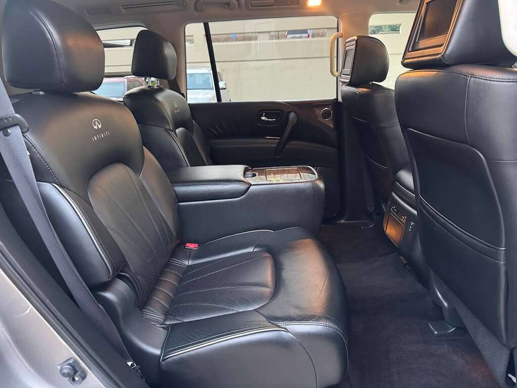 Used 2011 INFINITI QX56 4WD w/ Deluxe Touring Pkg image 19