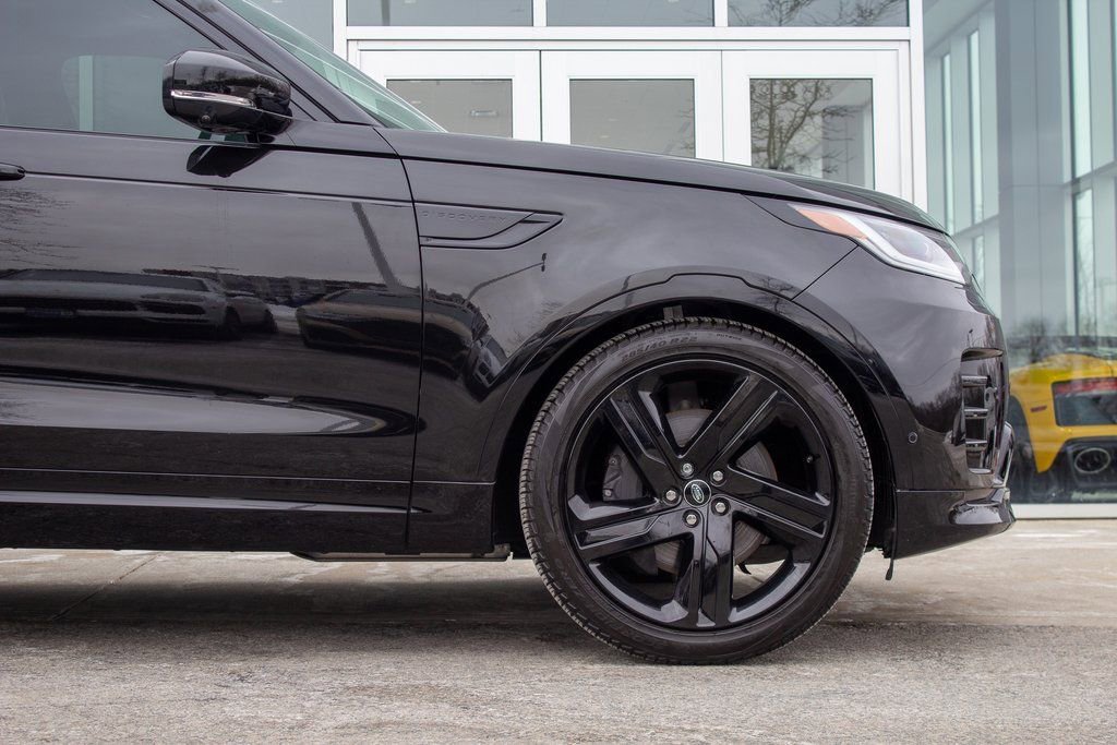 Used 2024 Land Rover Discovery Dynamic SE image 5