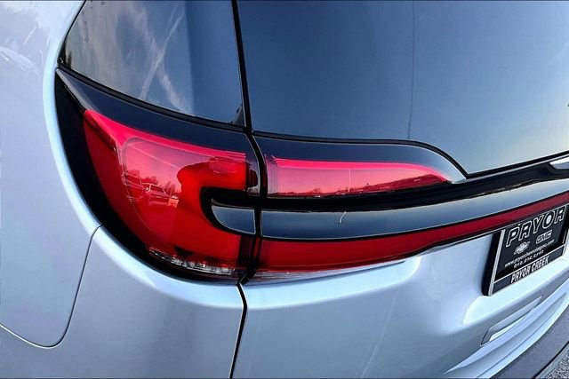 Used 2024 Chrysler Pacifica Touring-L image 23