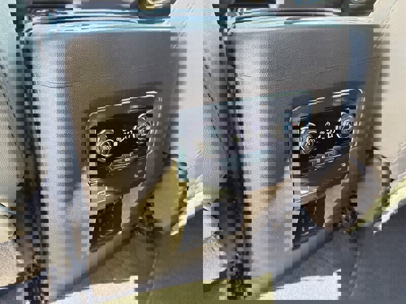 Used 2023 Chevrolet Suburban Z71 image 26