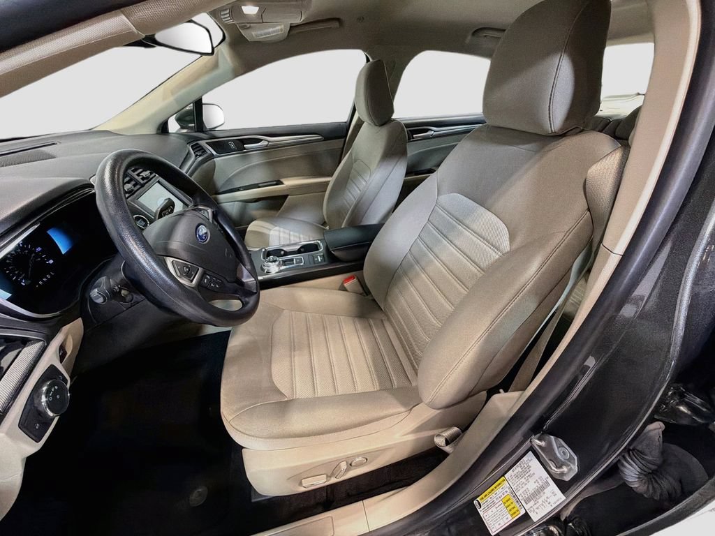 Used 2020 Ford Fusion SE FWD image 20