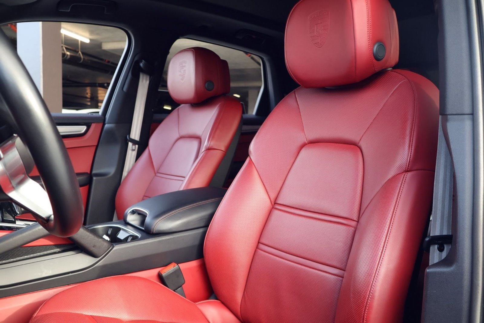 Certified 2023 Porsche Cayenne Platinum Edition image 5