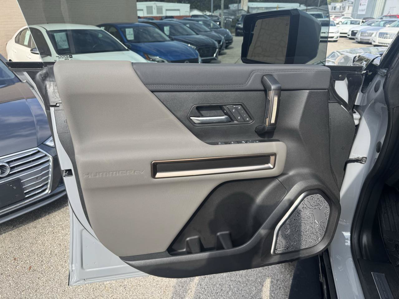 Used 2025 GMC Hummer EV 2X AWD/4WD image 29