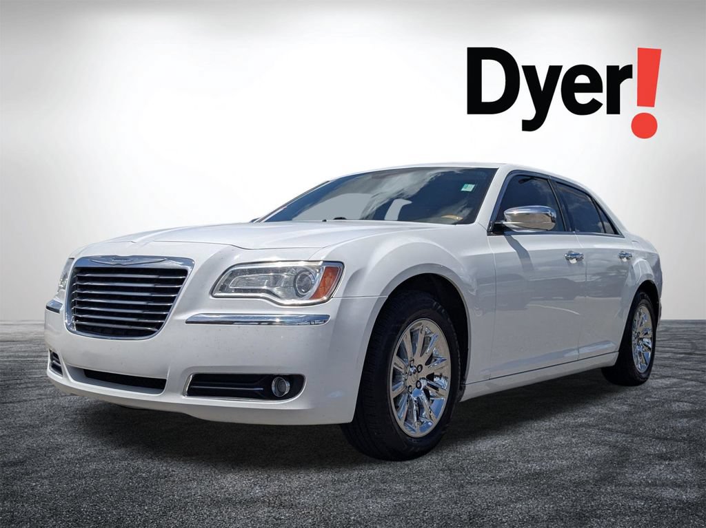 Used 2014 Chrysler 300 C RWD image 10