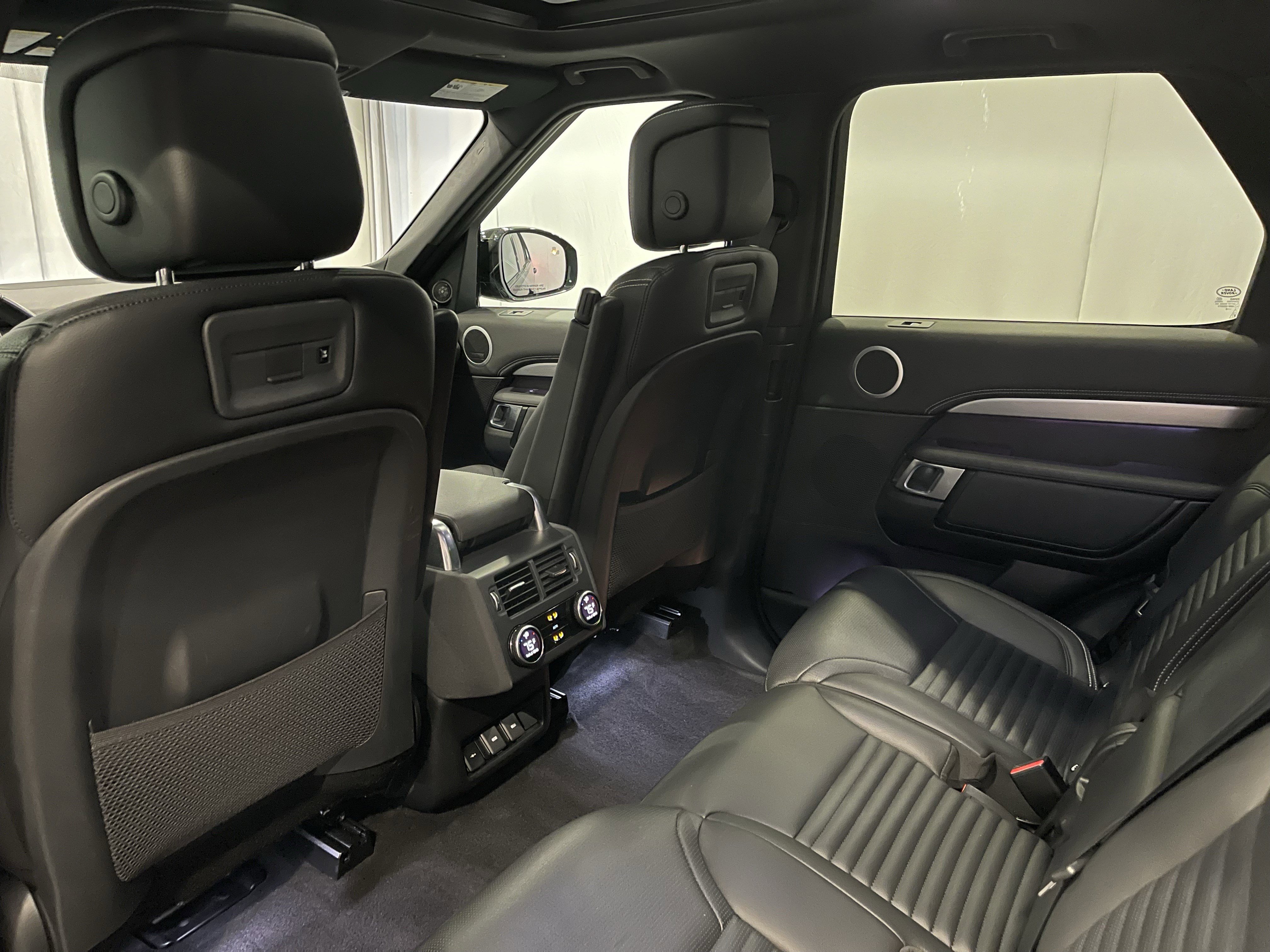 Used 2023 Land Rover Discovery S R-Dynamic image 23