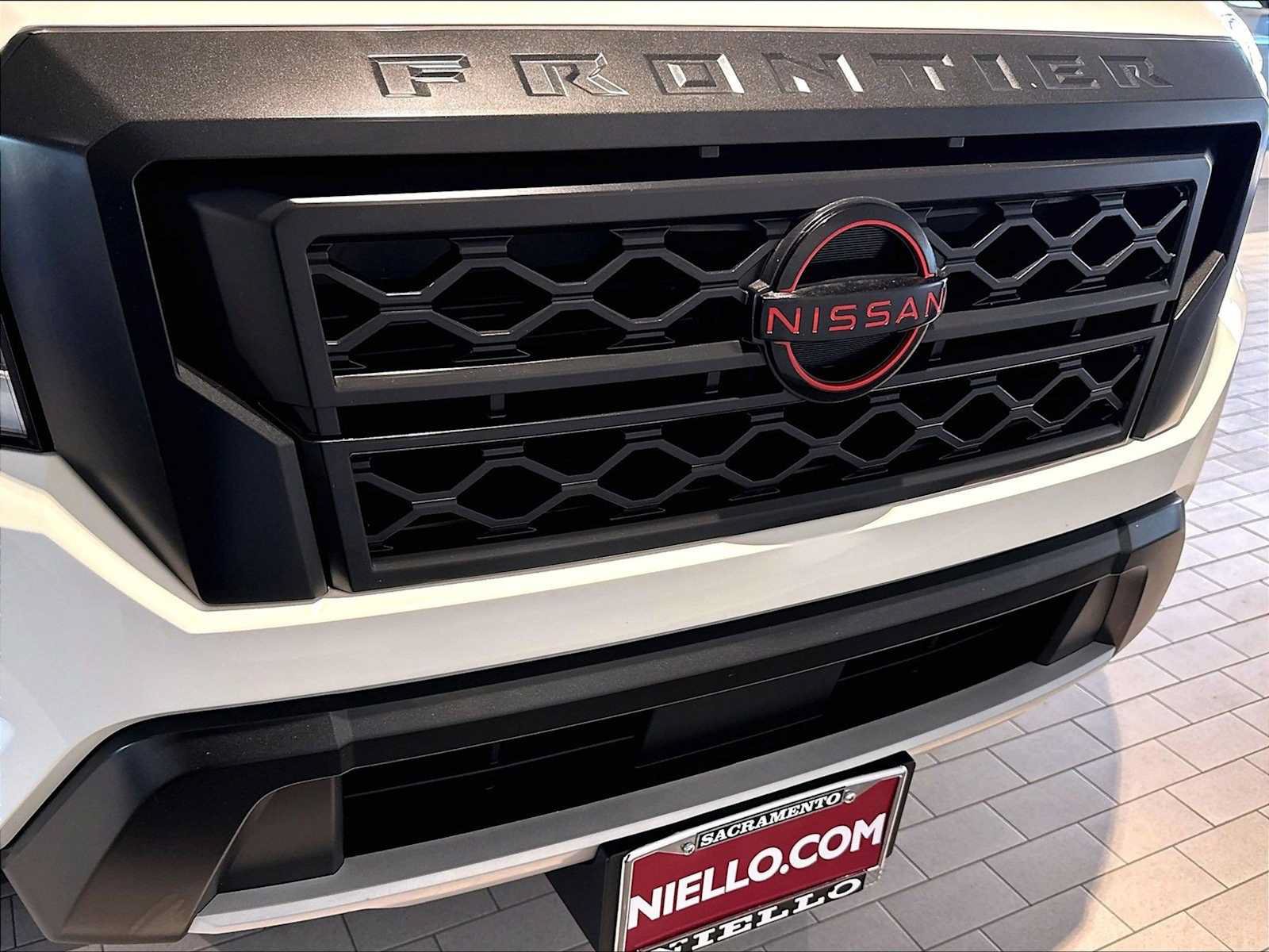 Used 2023 Nissan Frontier PRO-4X w/ Tow Package AWD/4WD image 34