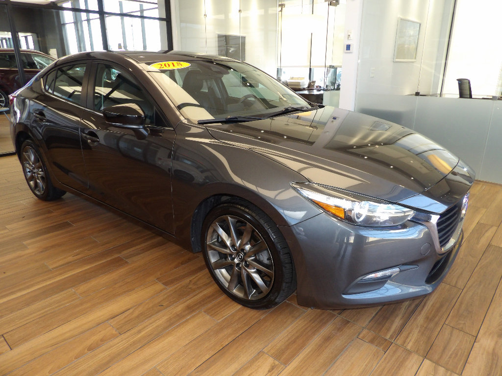 Used 2018 MAZDA MAZDA3 Touring FWD image 3