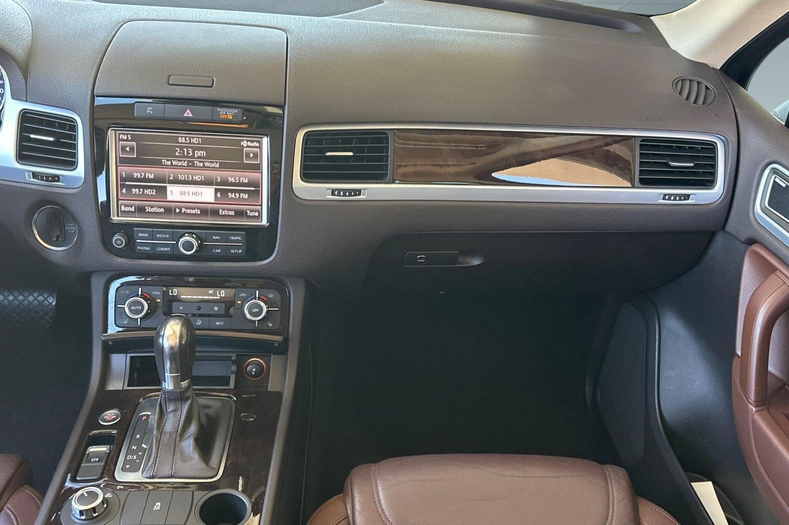 Used 2013 Volkswagen Touareg Executive AWD/4WD image 29