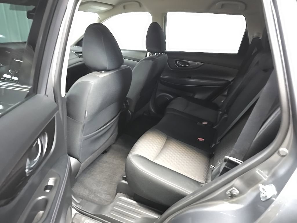 Used 2020 Nissan Rogue SV image 30