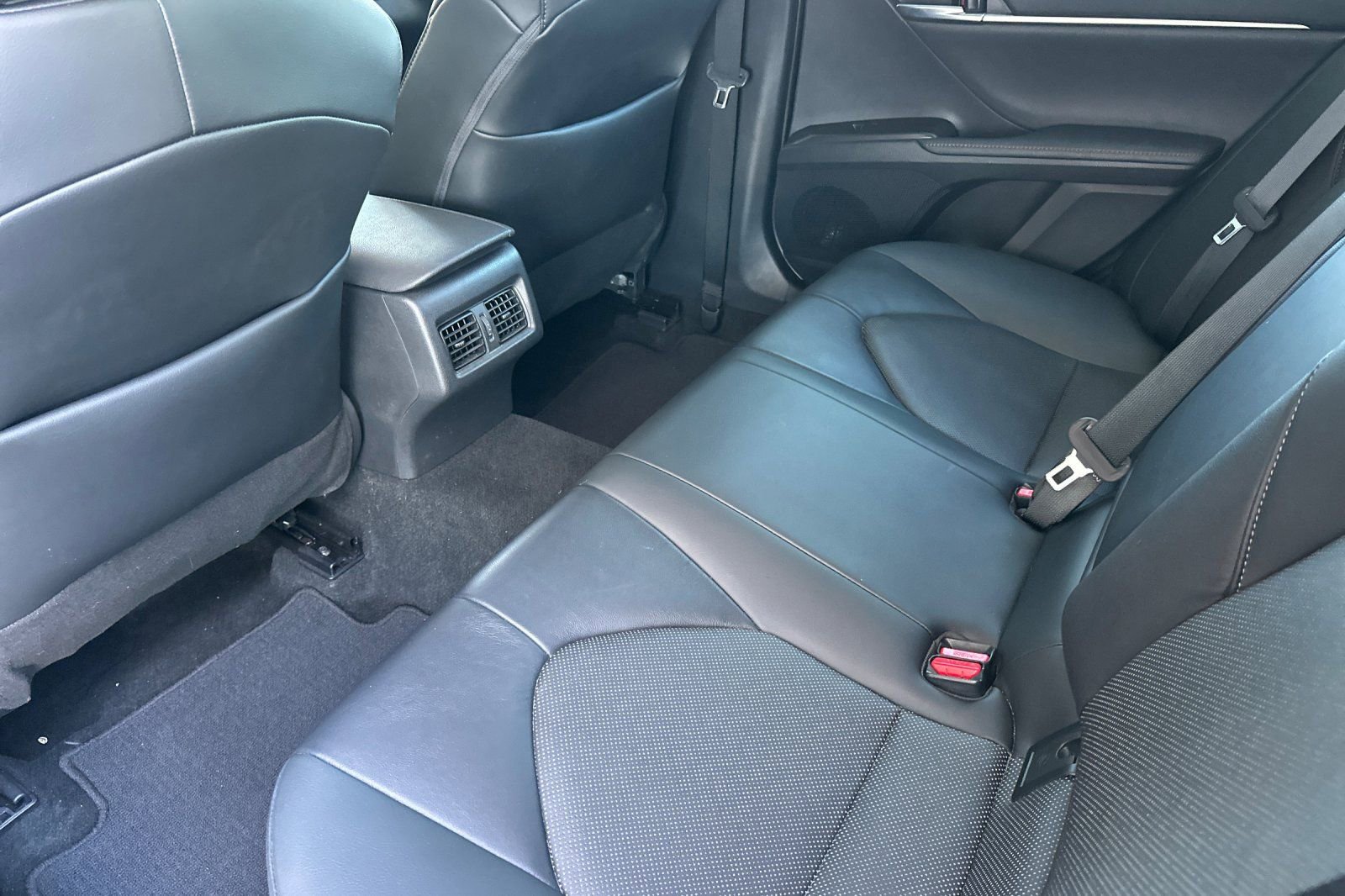 Used 2023 Toyota Camry XLE image 12