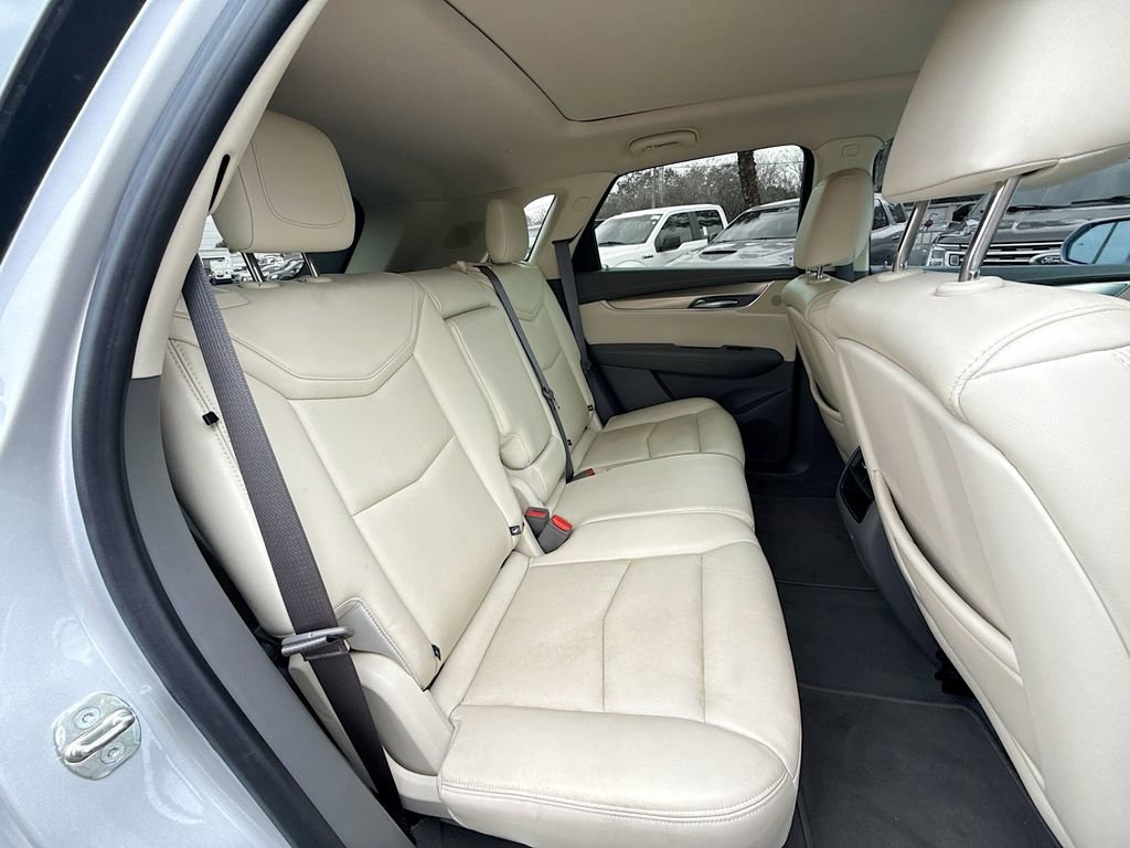 Used 2018 Cadillac XT5 Luxury w/ Driver Awareness Package image 32