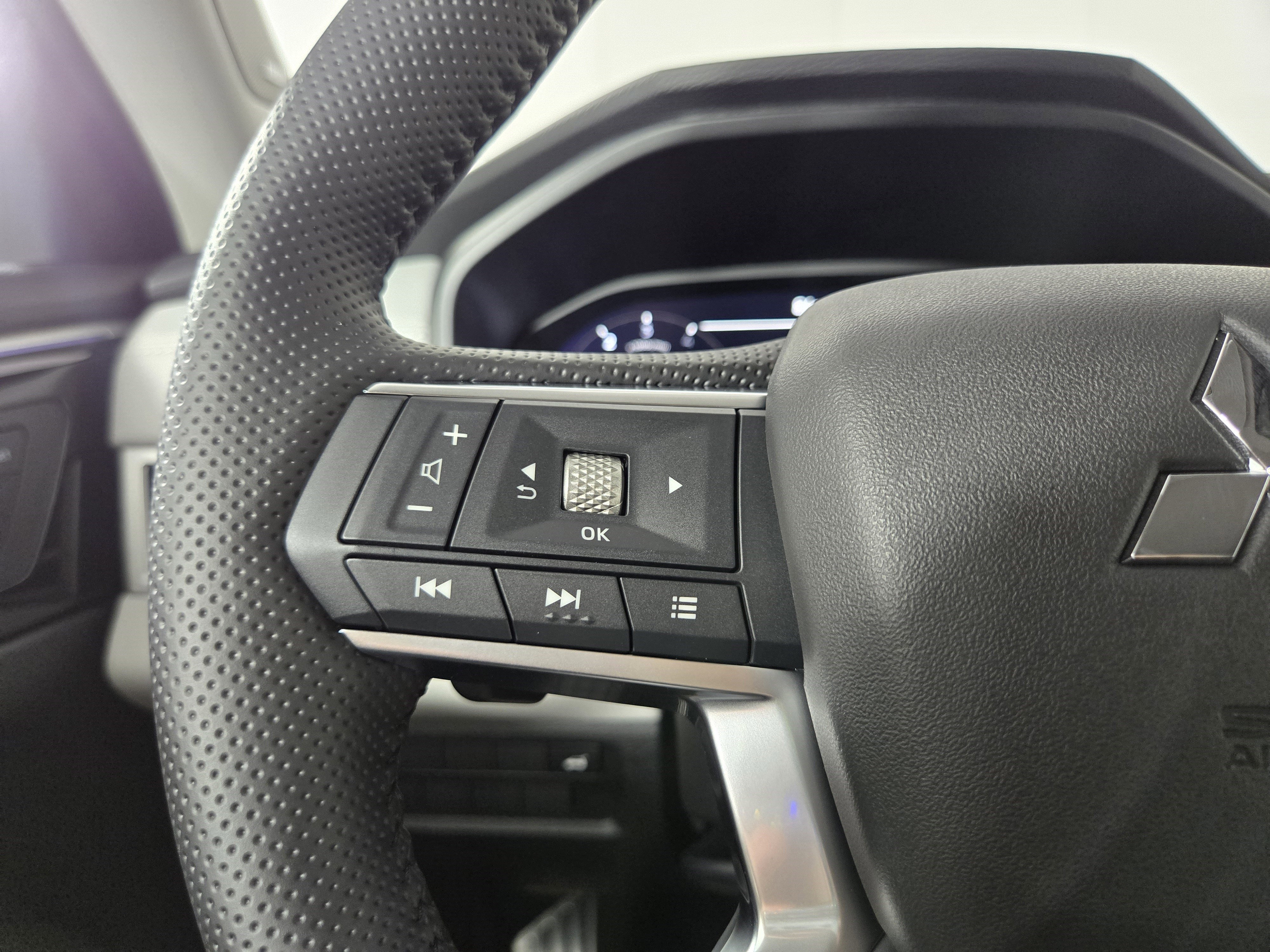 New 2025 Mitsubishi Outlander SEL image 15