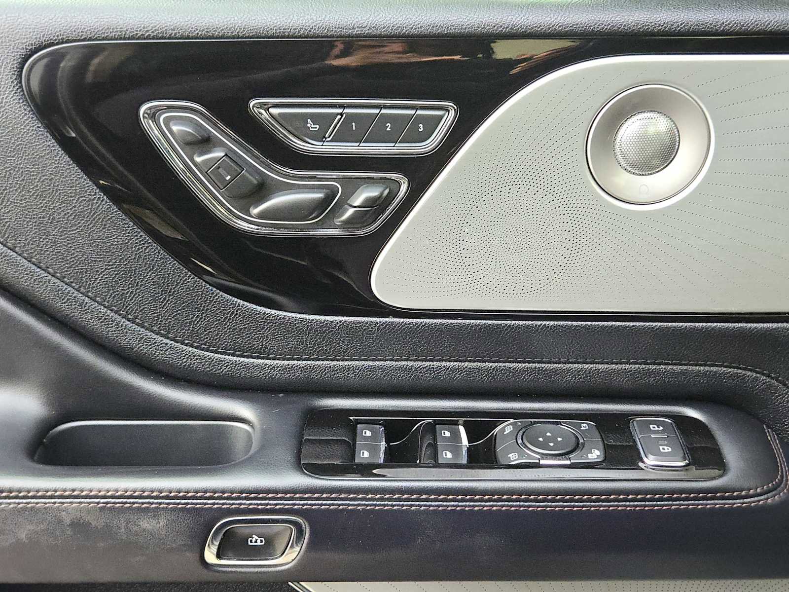 Used 2020 Lincoln Aviator Reserve w/ Equipment Group 201A image 21