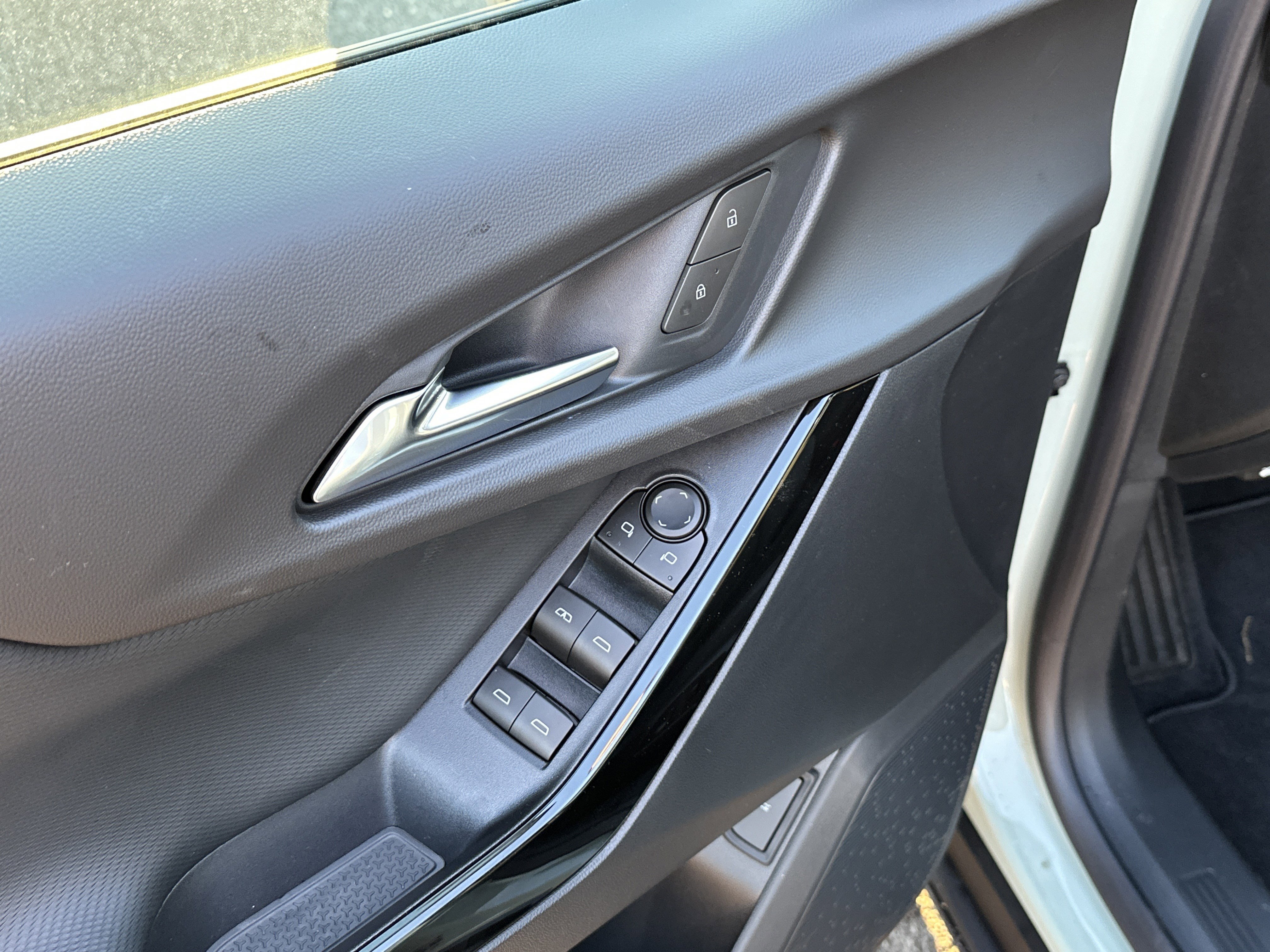 New 2026 Chevrolet Equinox LT w/ Convenience Package II image 8