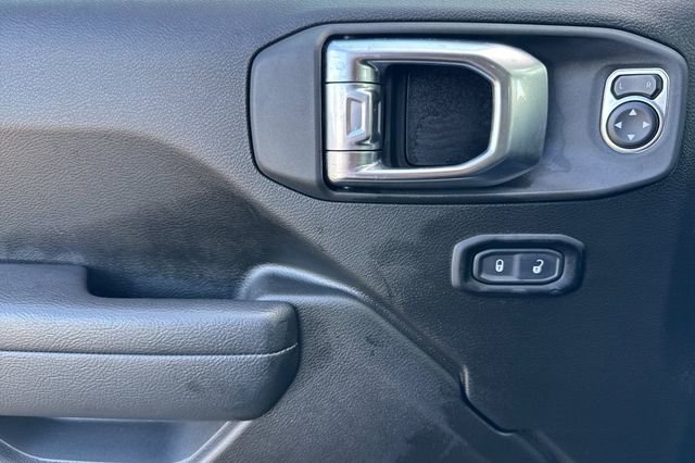 Used 2025 Jeep Gladiator Rubicon w/ Convenience Group image 11