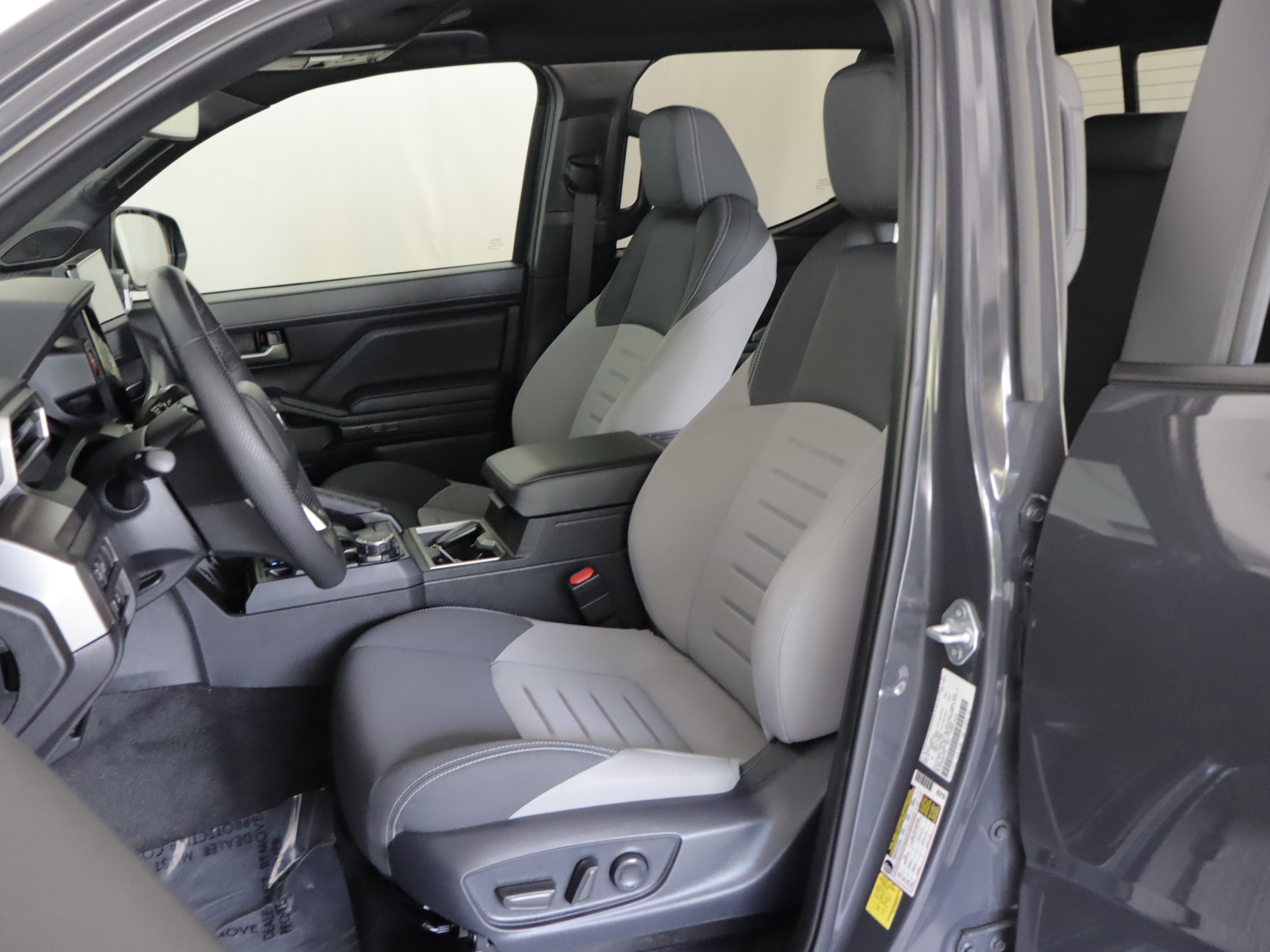 Used 2024 Toyota Tacoma TRD Sport w/ TRD Sport Upgrade Package AWD/4WD image 7