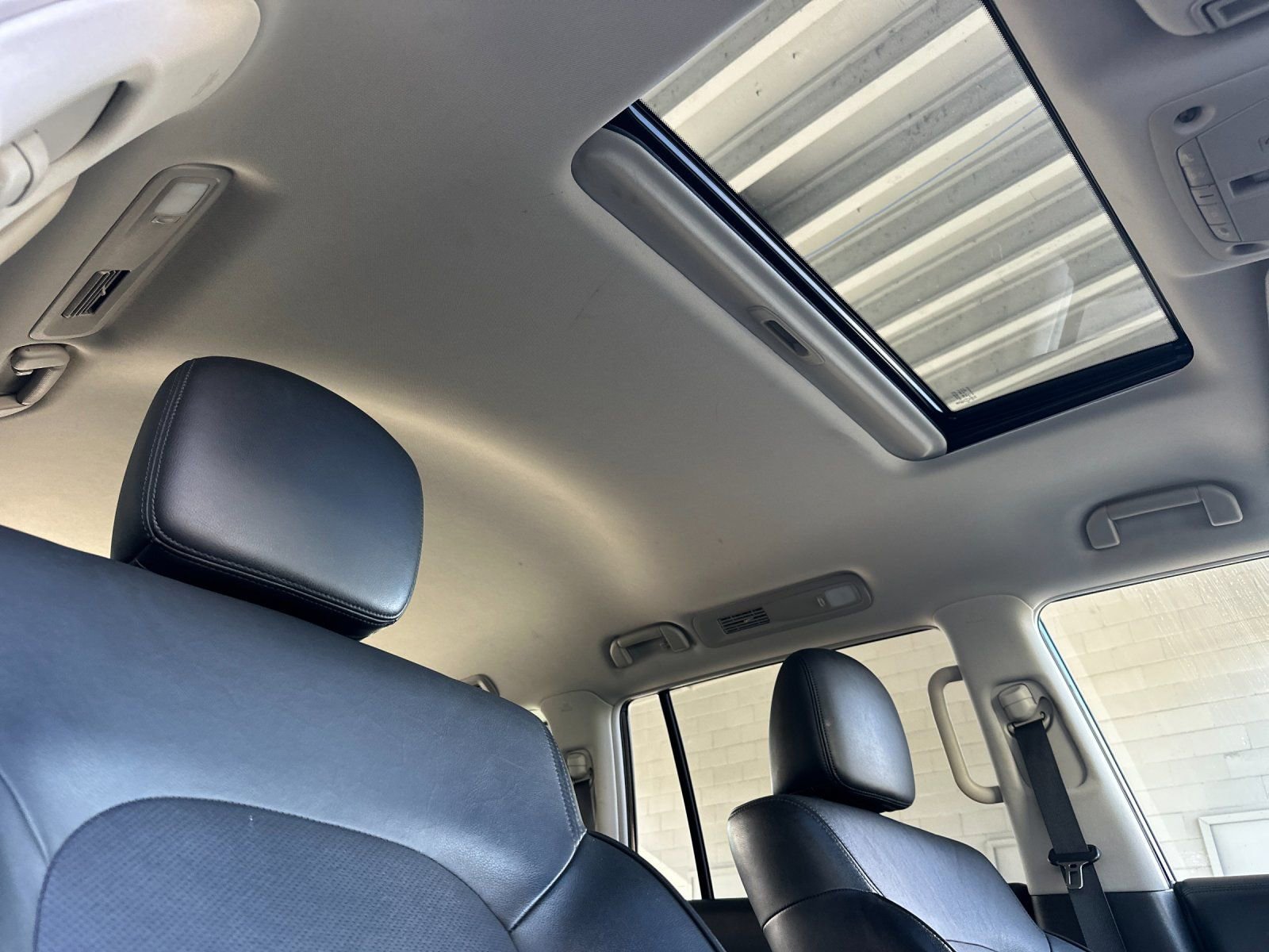 Used 2023 Nissan Armada SL w/ Captain's Chairs Package image 17