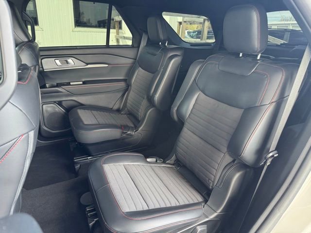 Used 2025 Ford Explorer ST-Line w/ Premium Package image 21