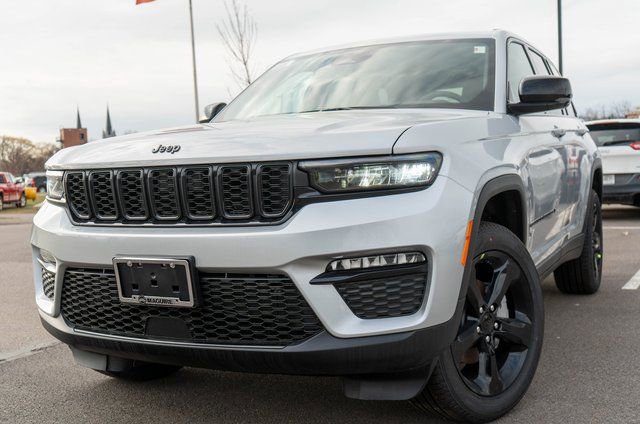 New 2025 Jeep Grand Cherokee Limited w/ Black Appearance Package image 1
