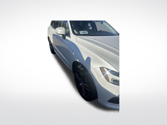 Used 2018 Volvo XC60 T5 Momentum w/ Vision Package AWD/4WD image 18
