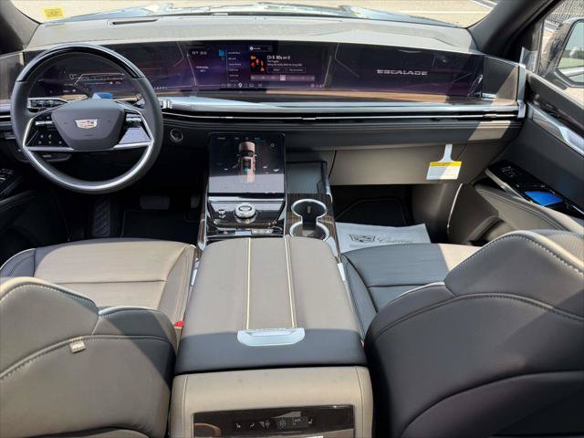 Used 2026 Cadillac Escalade Luxury w/ Touring Package AWD/4WD image 17