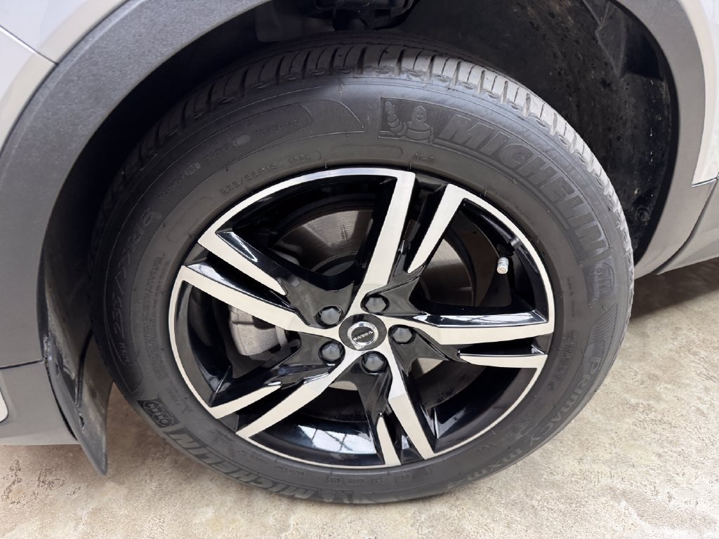 Used 2023 Volvo XC40 B5 Plus AWD/4WD image 31