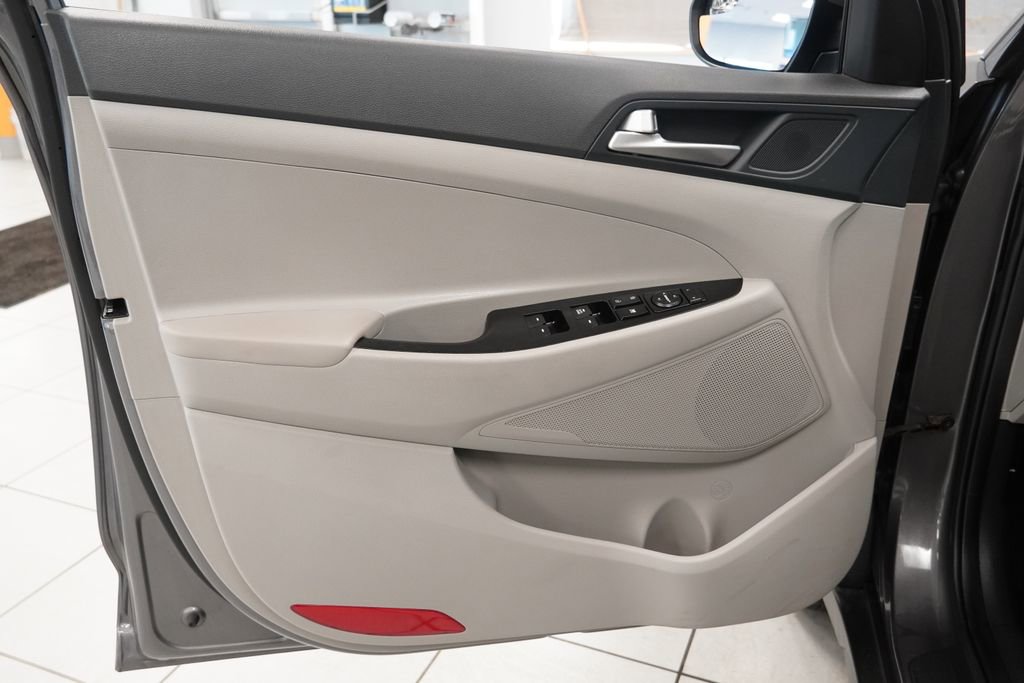 Used 2020 Hyundai Tucson SE w/ Cargo Package FWD image 16