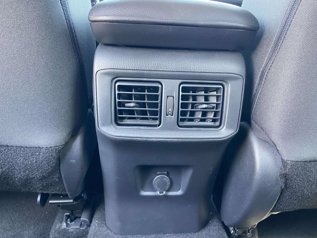Used 2025 Toyota RAV4 LE AWD/4WD image 17