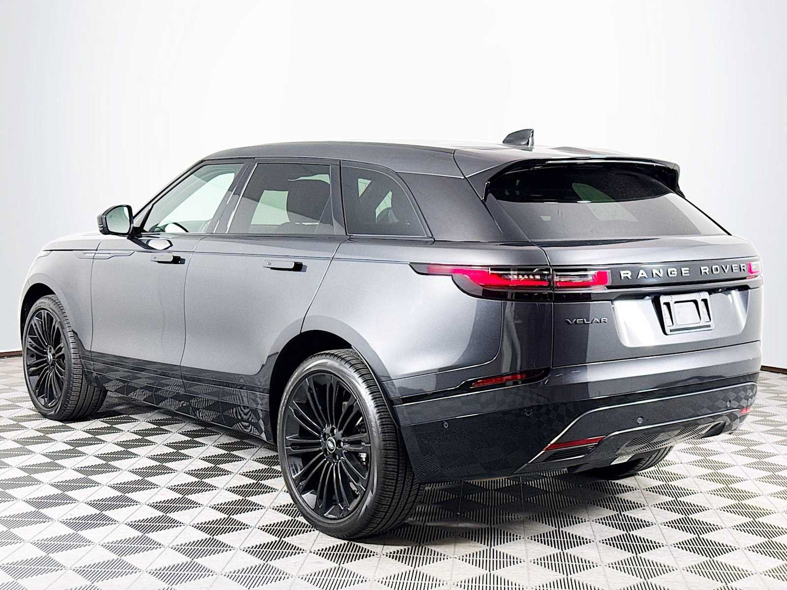 Used 2026 Land Rover Range Rover Velar Dynamic SE AWD/4WD image 7