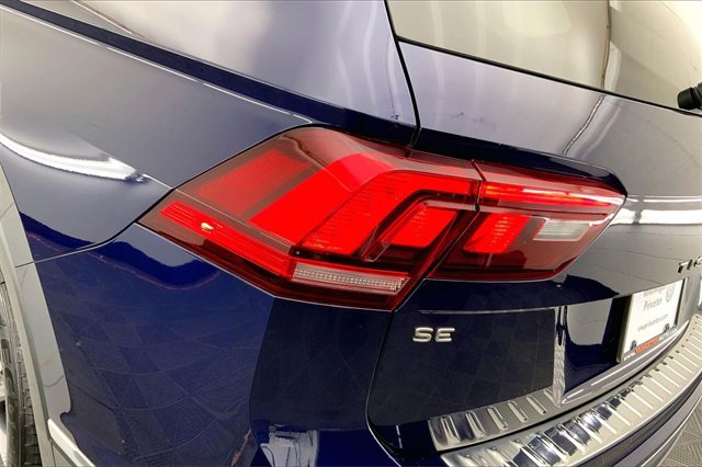 Used 2023 Volkswagen Tiguan SE w/ Panoramic Sunroof Package image 29