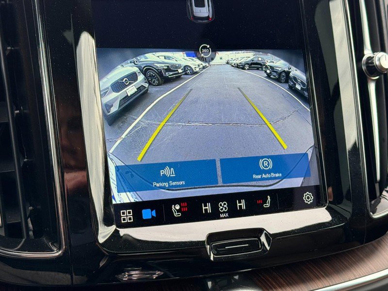 Certified 2023 Volvo XC60 B6 Ultimate w/ Climate Package image 23