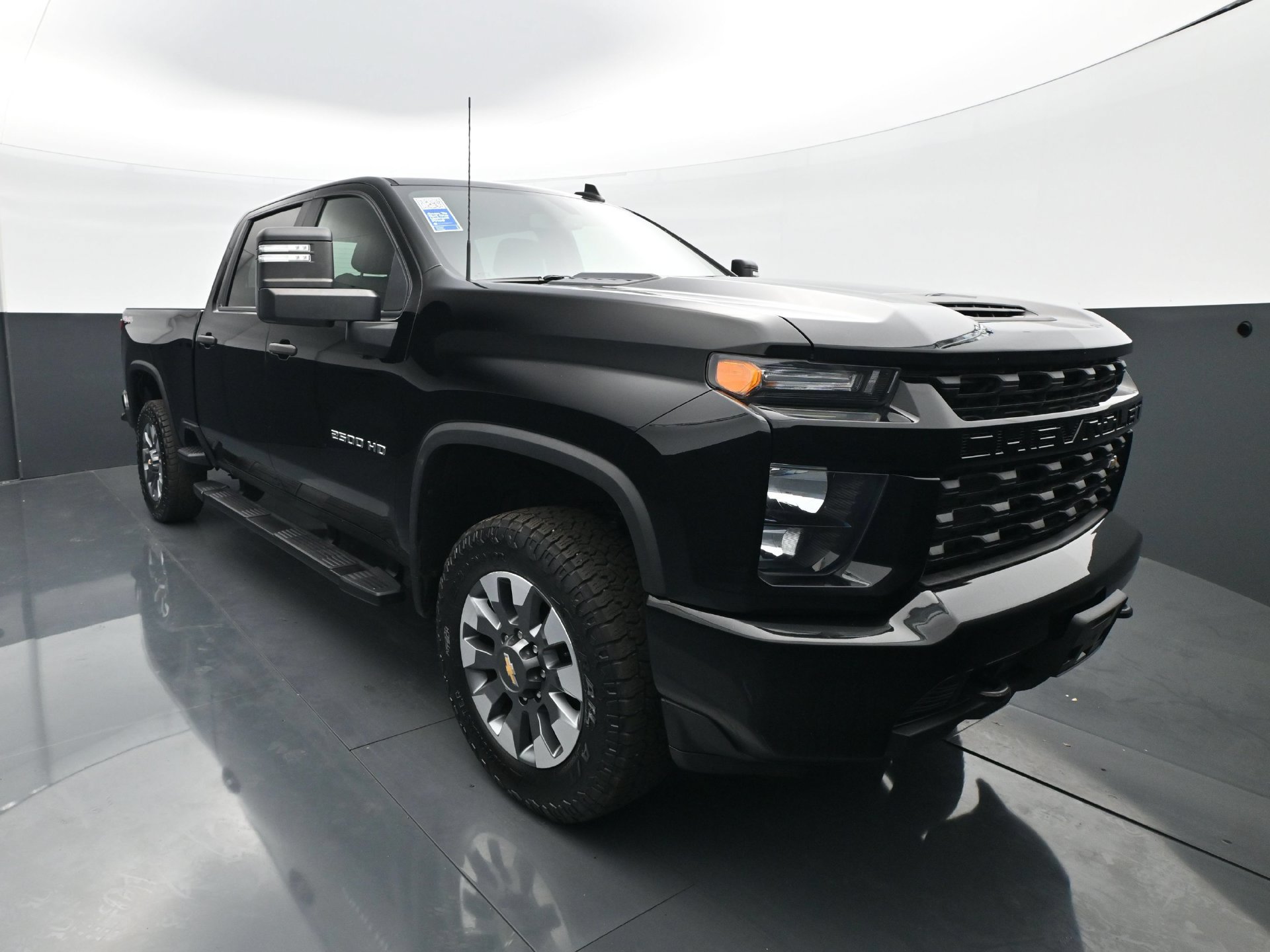 Used 2022 Chevrolet Silverado 2500 Custom w/ Custom Value Package AWD/4WD image 11
