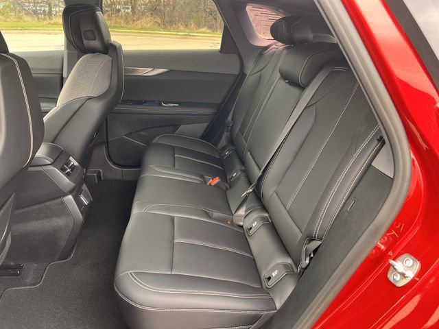 New 2026 Cadillac Optiq Luxury 1 image 25