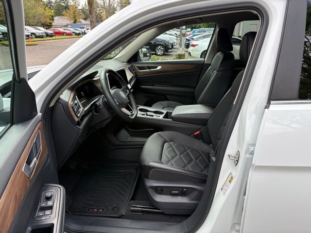 Used 2024 Volkswagen Atlas SE AWD/4WD image 12