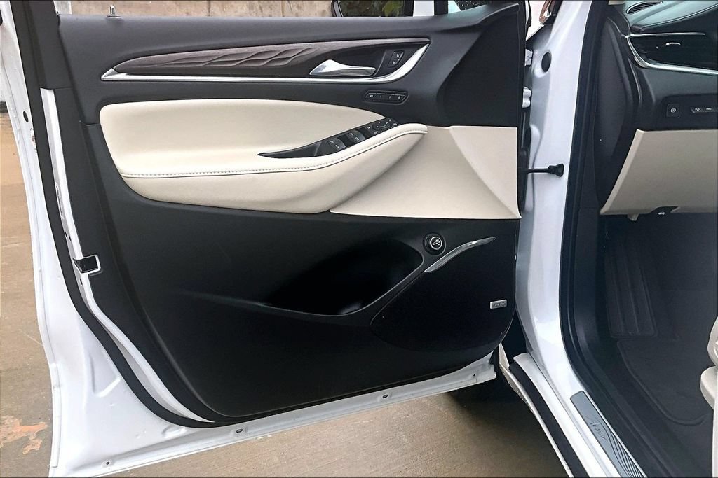 Used 2023 Buick Enclave Avenir w/ Avenir Technology Package FWD image 24