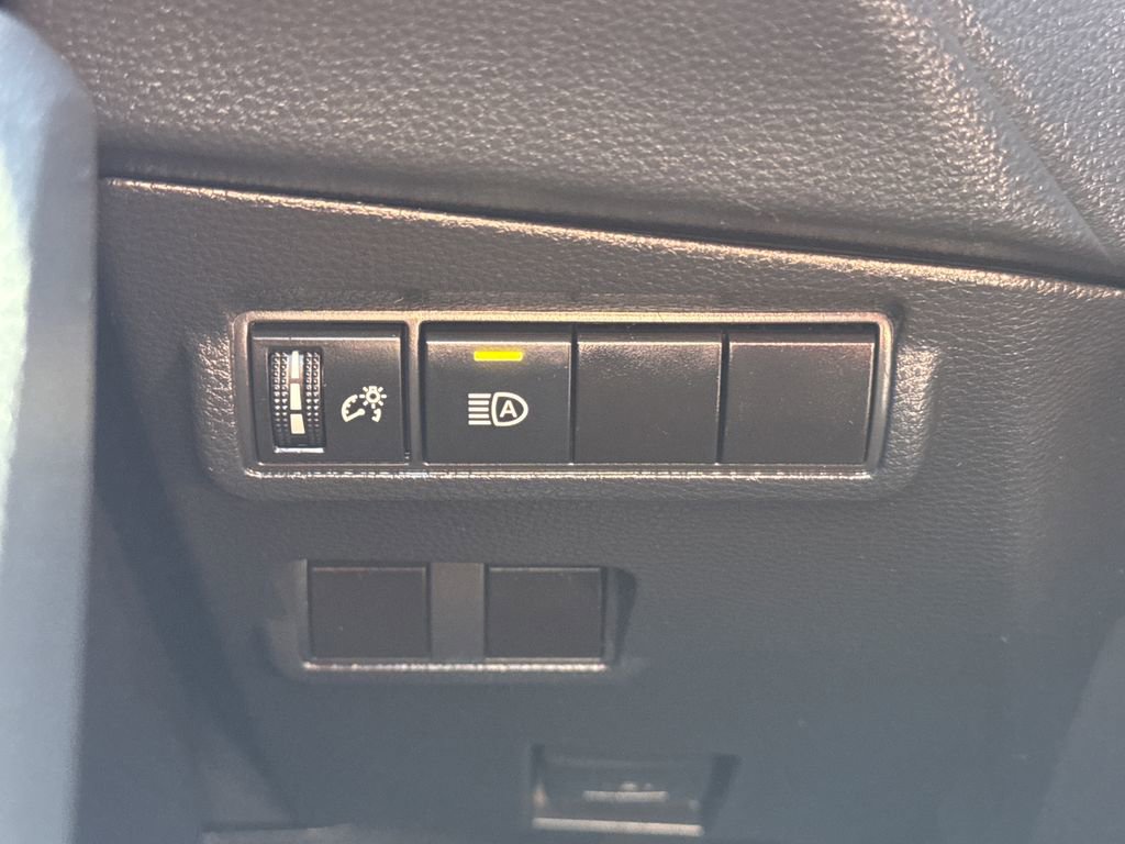 Used 2024 Toyota Corolla Cross LE w/ Moonroof Package AWD/4WD image 31