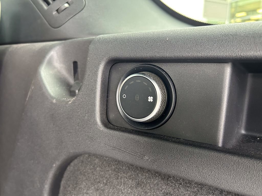 Used 2016 Land Rover Discovery Sport HSE image 18