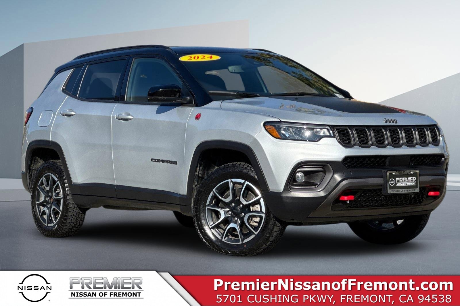 Used 2024 Jeep Compass Trailhawk image 1