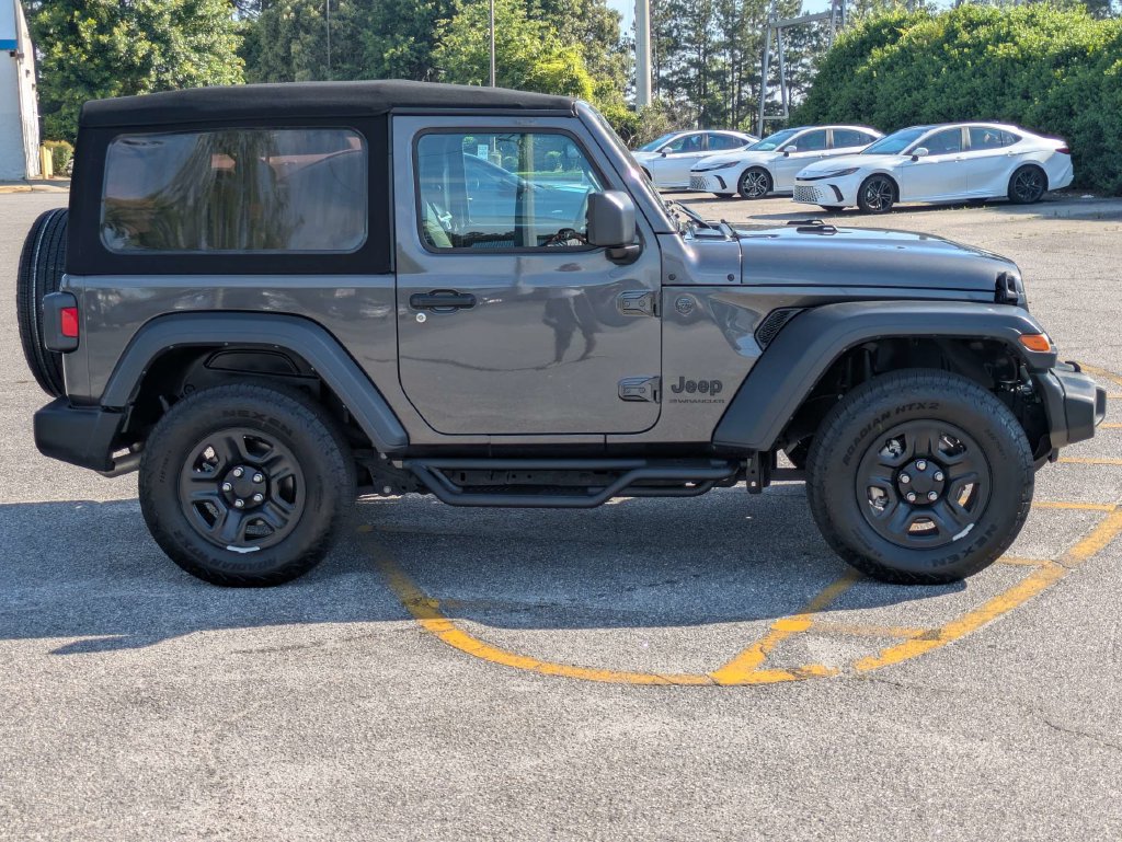 Used 2024 Jeep Wrangler Sport AWD/4WD image 3