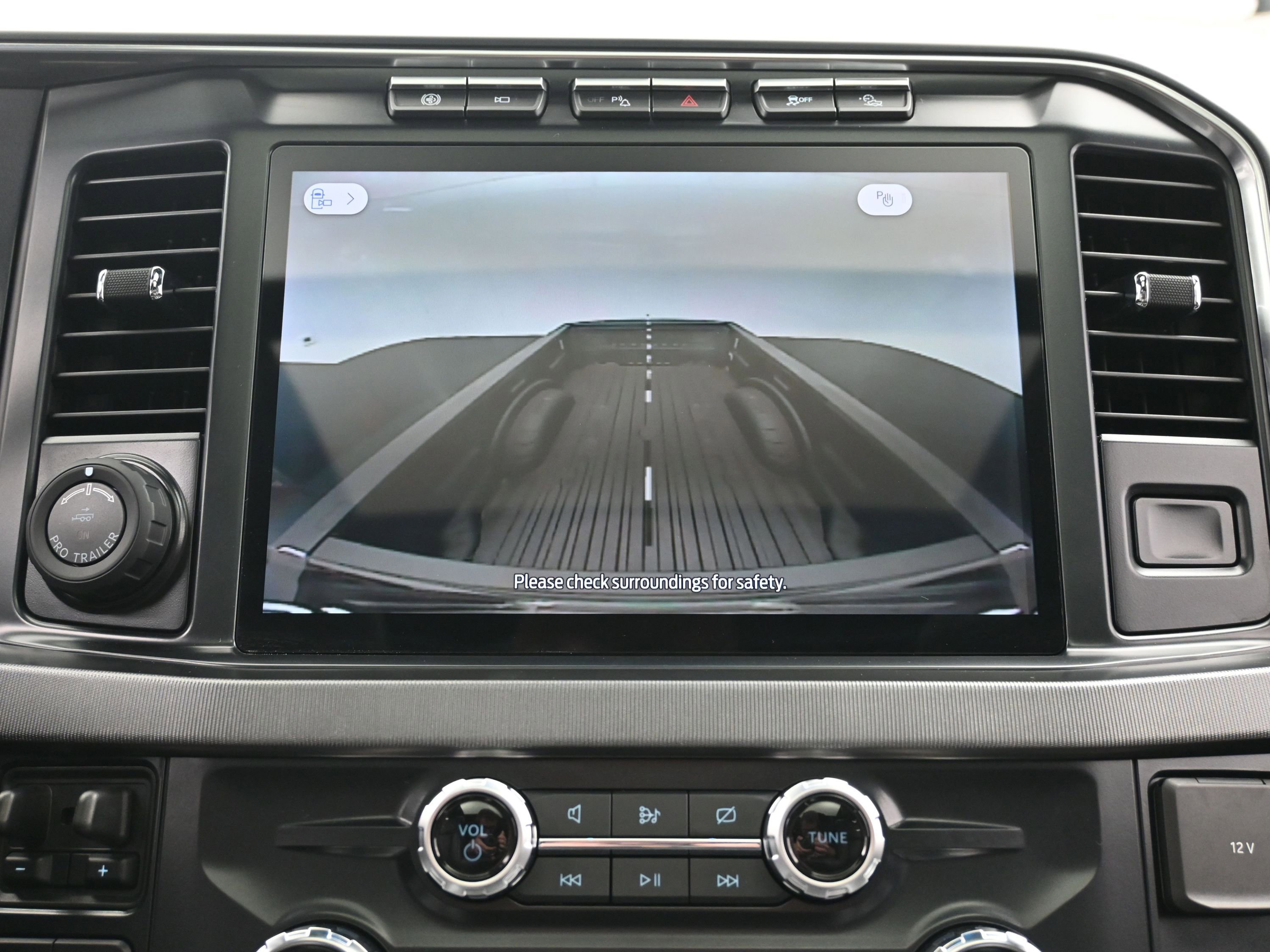 Used 2024 Ford F250 Platinum w/ Tremor Off-Road Package image 32