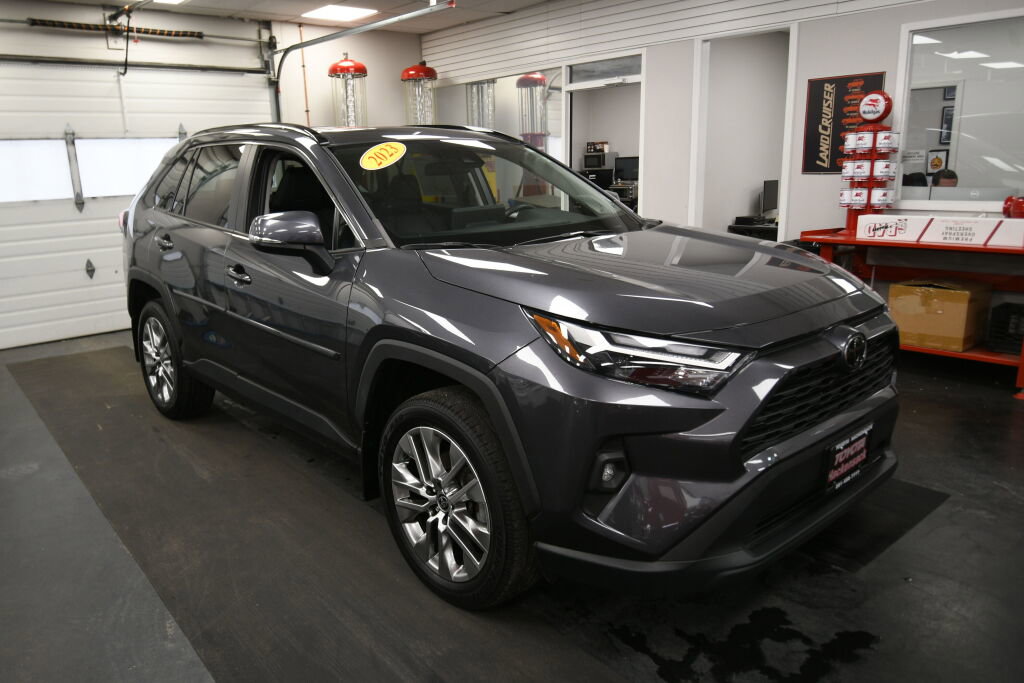 Used 2023 Toyota RAV4 XLE Premium AWD/4WD image 2