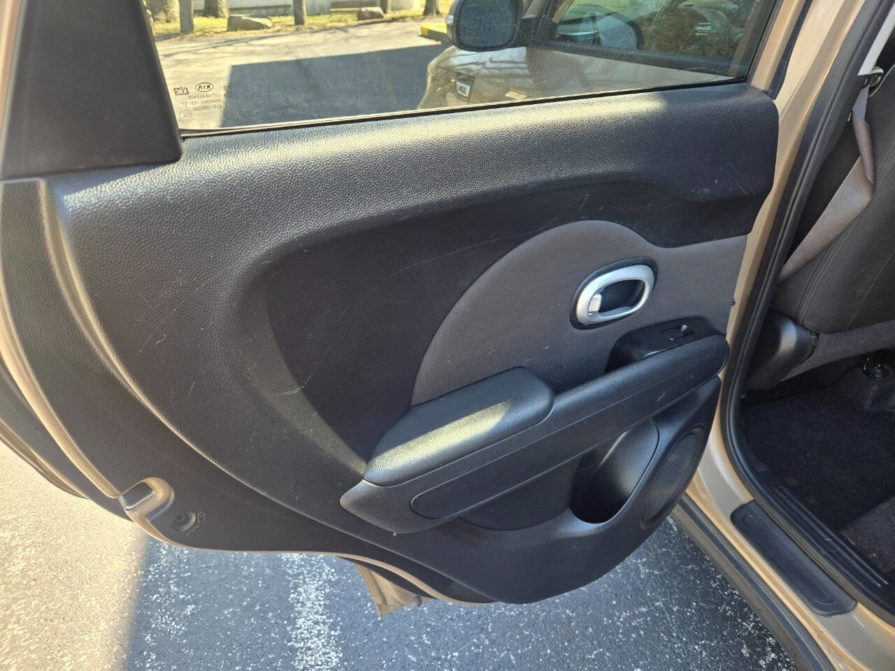 Used 2014 Kia Soul + image 32